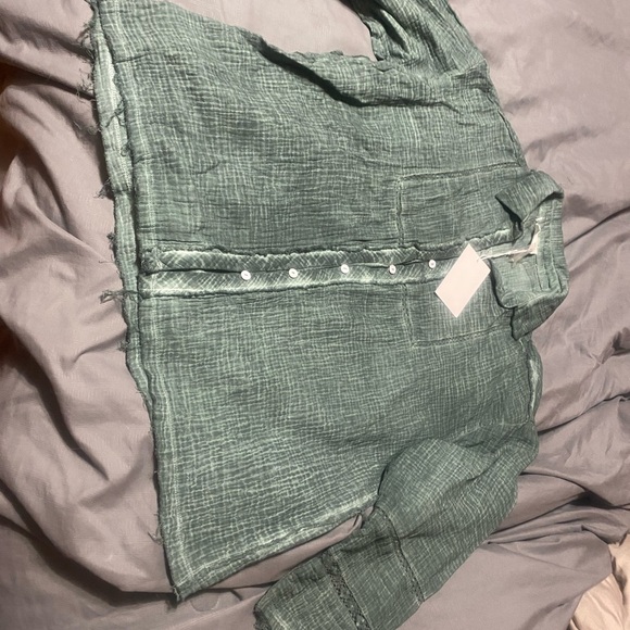 ANDREE BY UNIT Tops - ANDREE BY UNIT Green Button Down Shirt